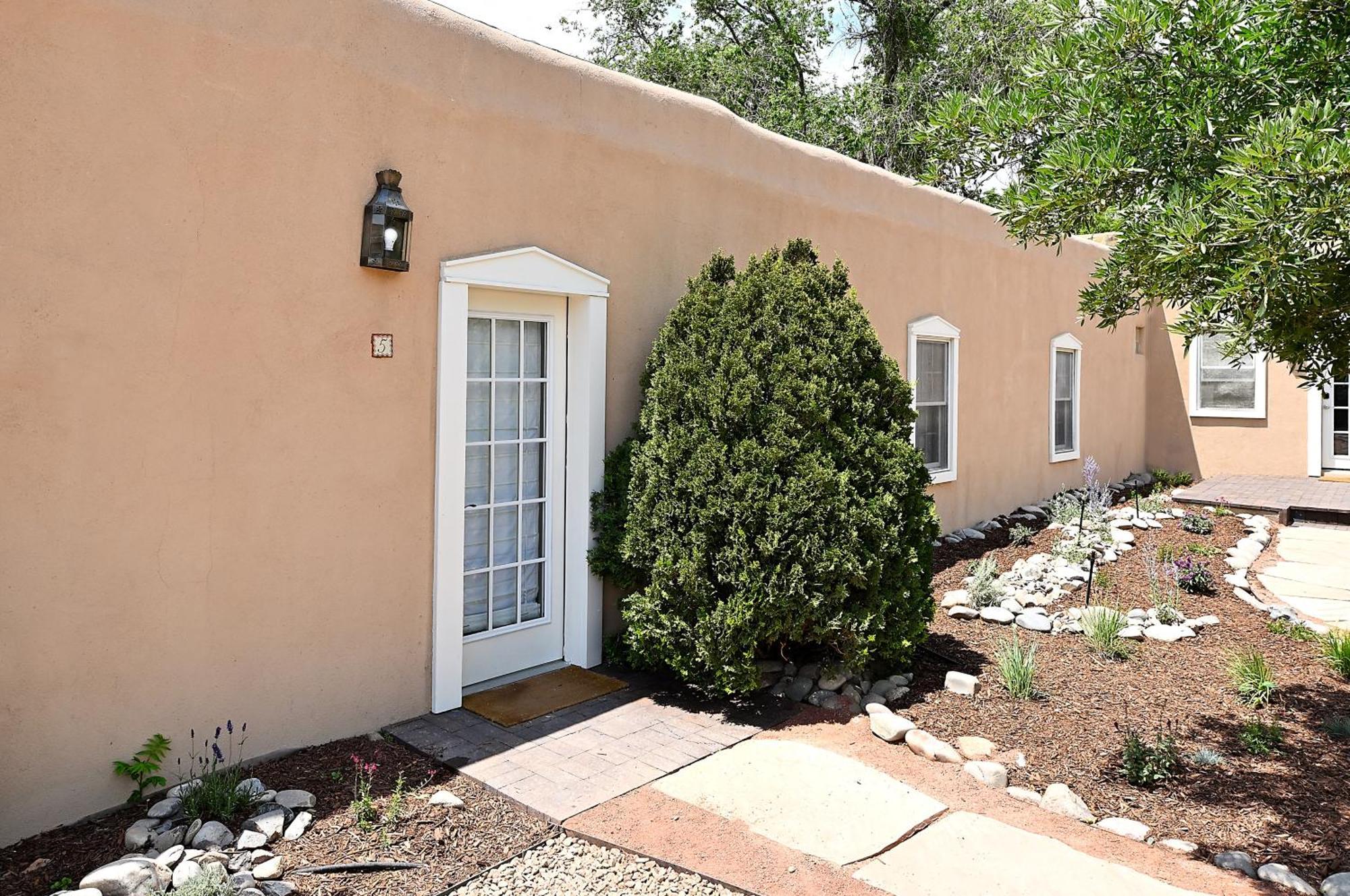 Dos Hermanas Casita 5 Downtown Courtyard Patio Santa Fe Exterior photo